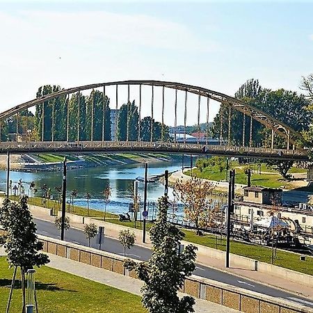 Downtown Apartments Deluxe Győr Eksteriør billede