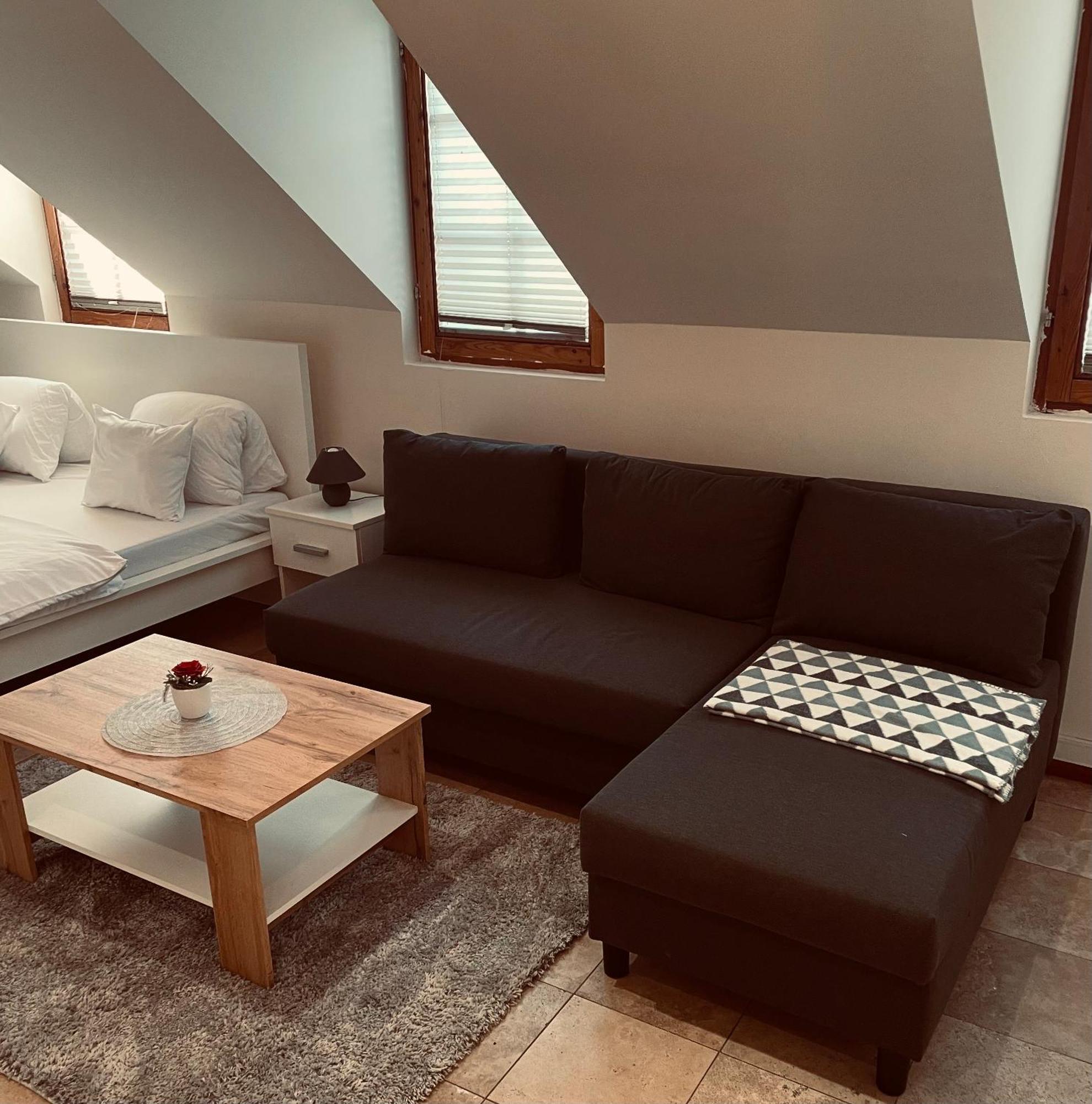 Downtown Apartments Deluxe Győr Eksteriør billede